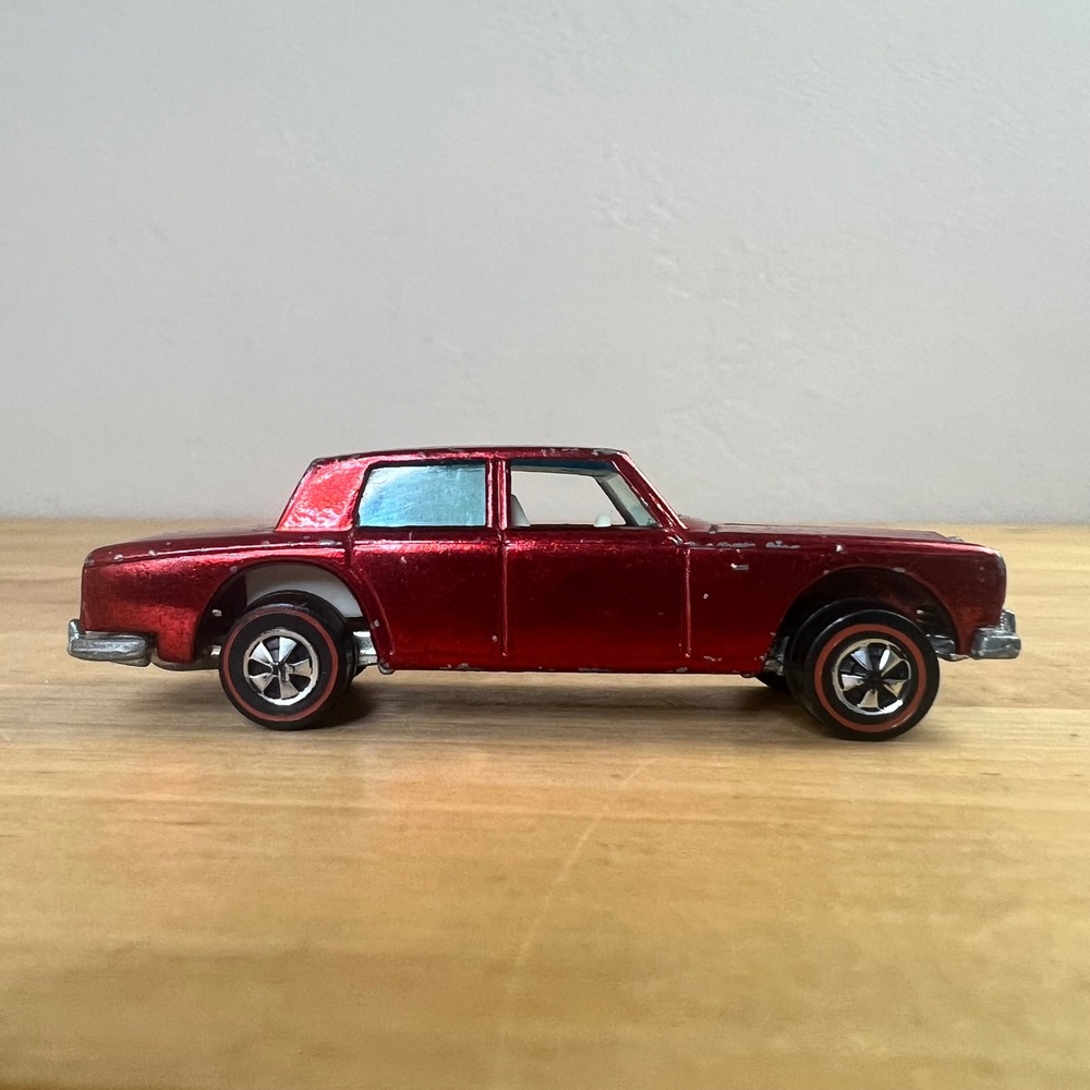 Hot Wheels Diecast Car Rolls Royce Silver Shadow Redline Red 1:64 Vintage 1969 - Picture 3 of 7